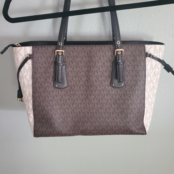 Large Michael Kors Purse - Picture 3 of 3